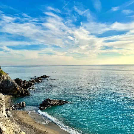 Beachfront E Parking Il Nido Sul Mare Daire Cenova