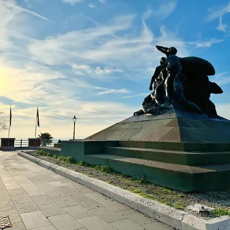 Beachfront E Parking Il Nido Sul Mare * Genoa